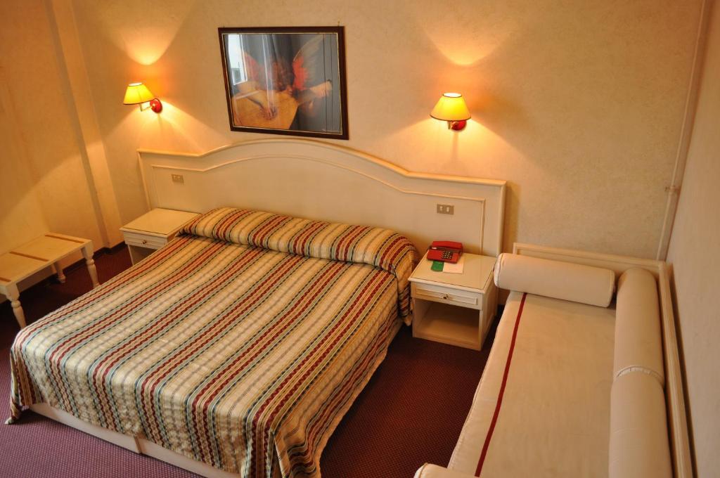 Classic Triple Room,1209688189:JPEG